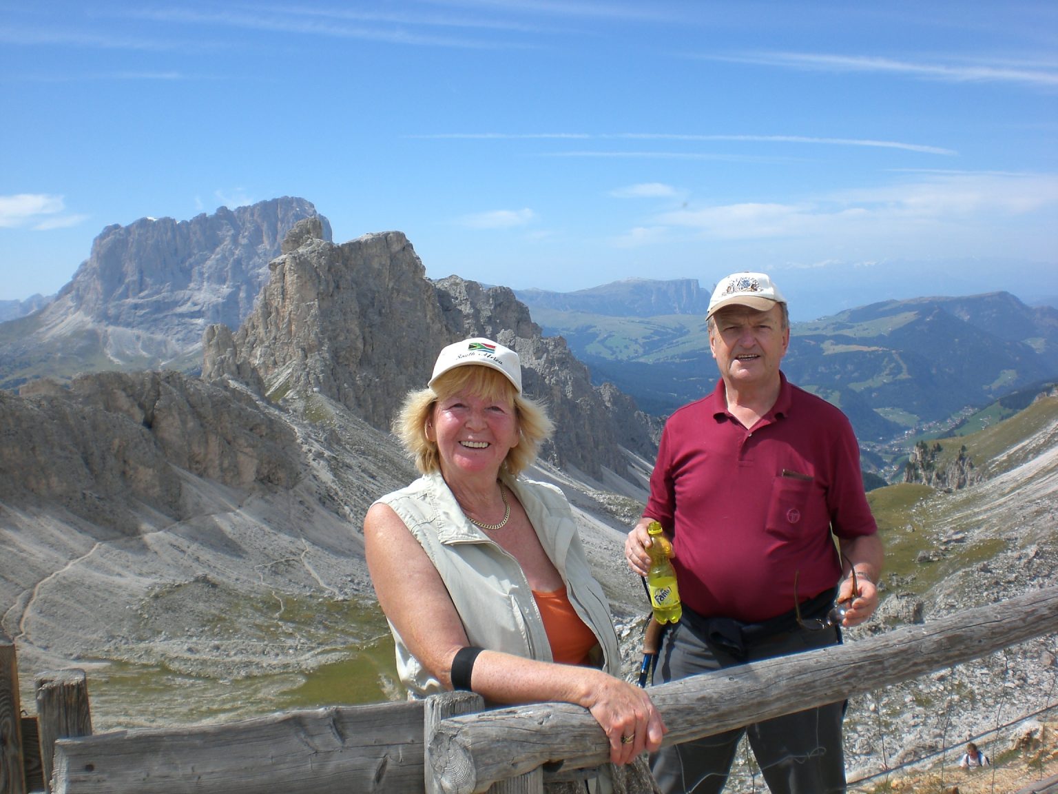 Einzigartiger Blick in die Sagenwelt der Dolomiten (Lankofel und Seiser Alm in der Ferne)