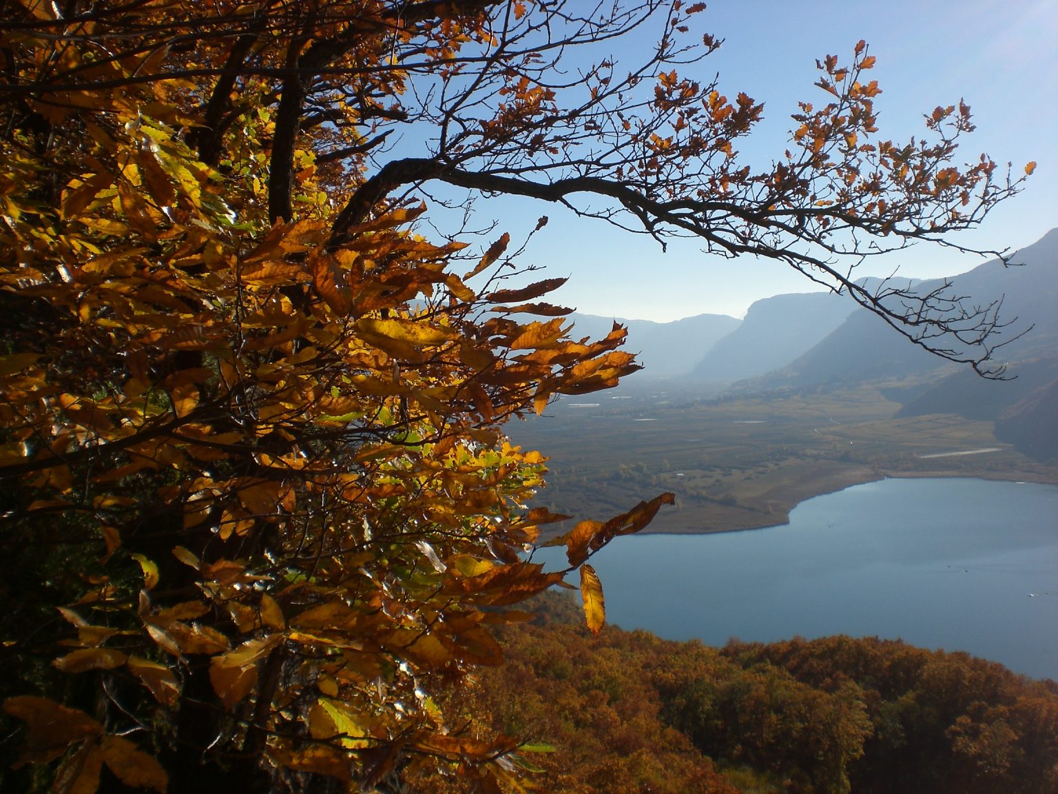 Blick von der Leuchtenburg auf den Kalterer See