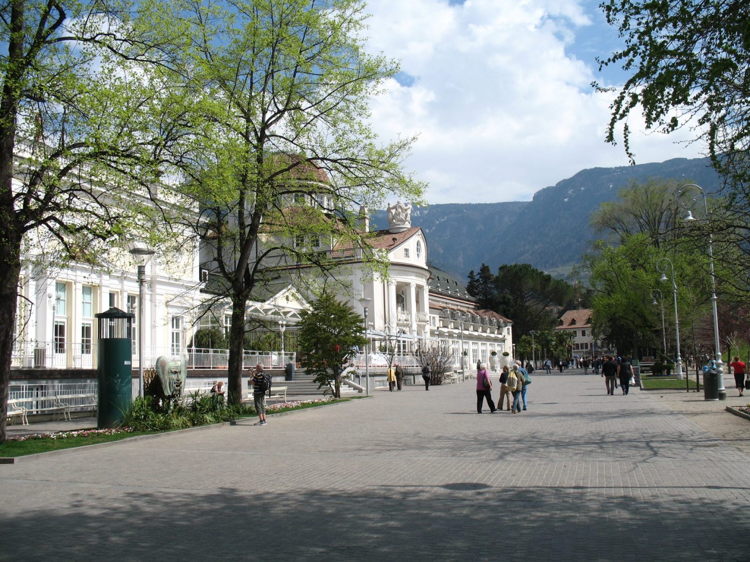 Das Kurhaus entlang der Kurpromenade