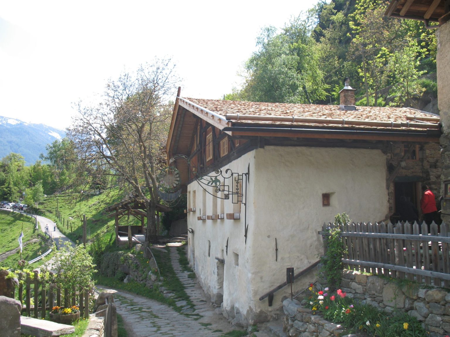 Der Gasthof Schlosswirt direkt unter dem Schloss Juval am Eingang in das Schnalstal