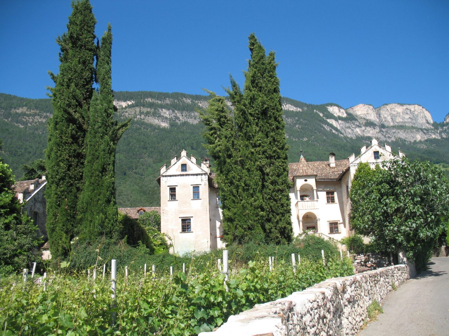 Ansitz Zinnenburg in Pauls Berg oberhalb des Windorfes St. Pauls