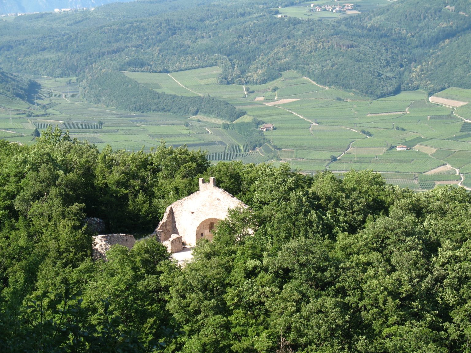 Altenburg ist ein sehr alter Siedlungsort, was die Ruine in nächster Umgebung zeigt