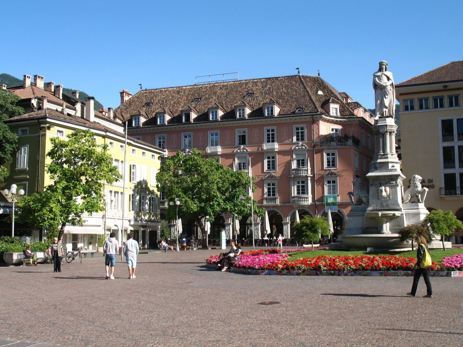 Der Waltherplatz mit seinen angrenzenden Bars und Restaurants
