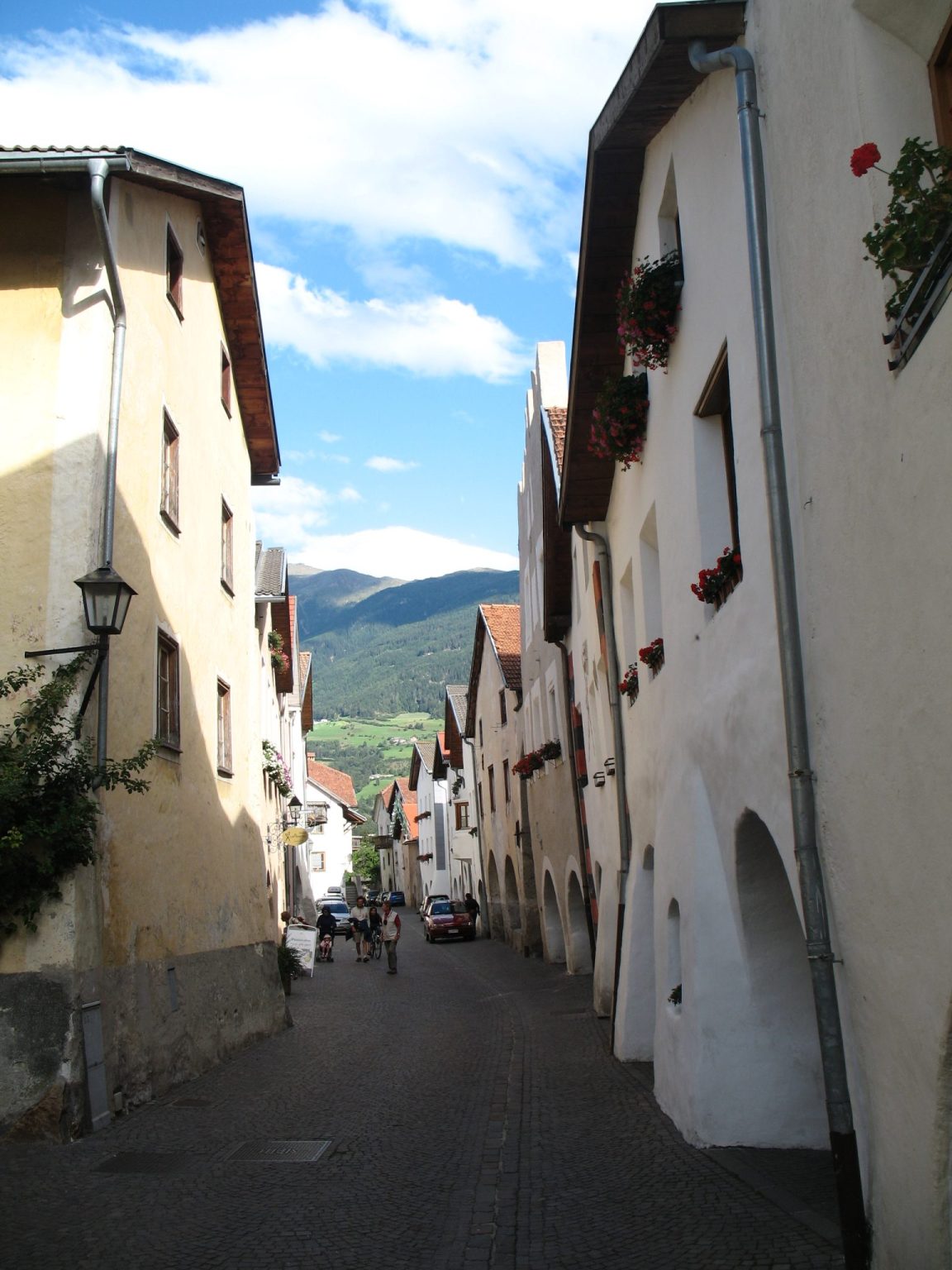 Blick in eine der alten Gassen der Stadt Glurns