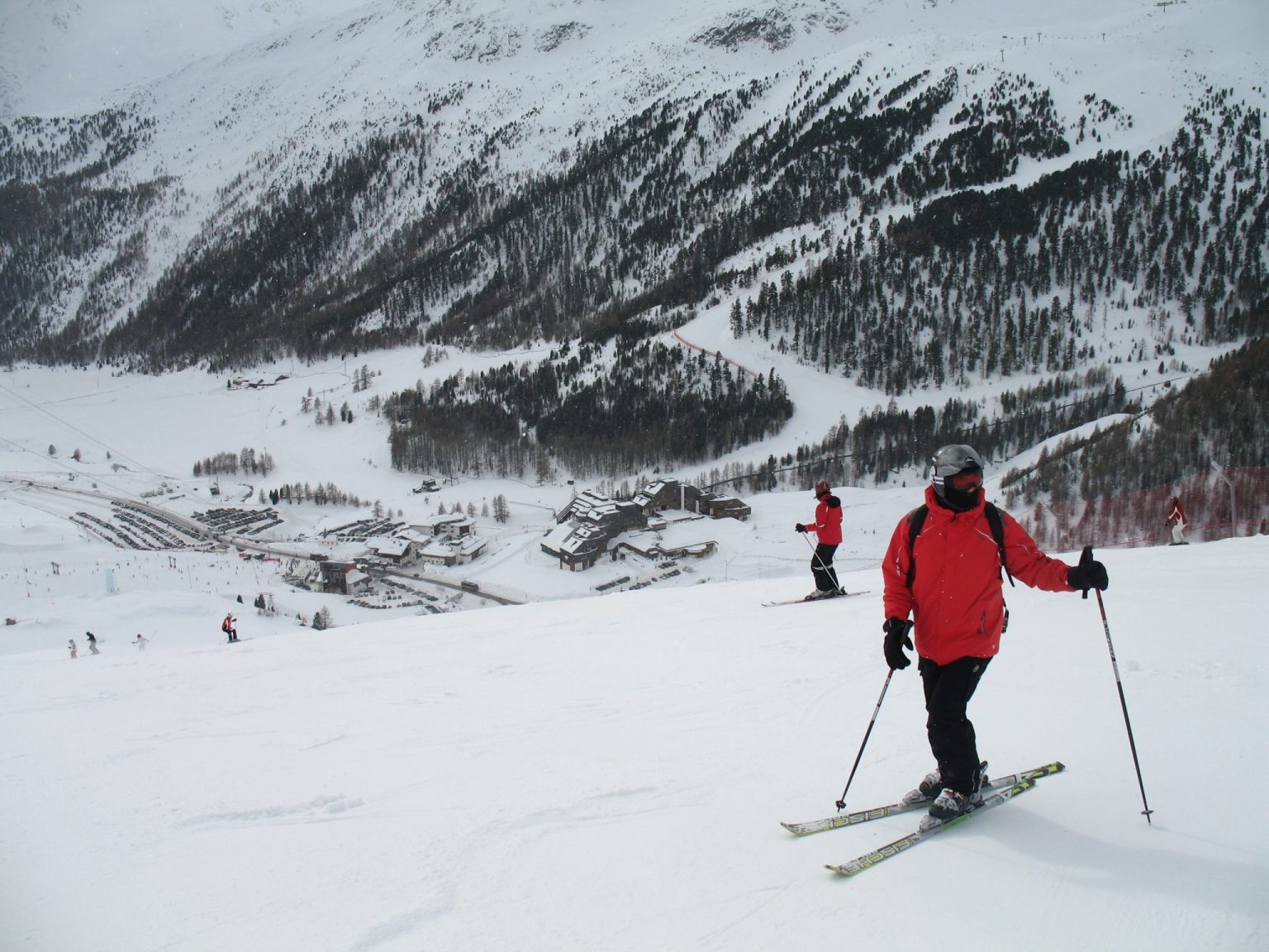 Blick von der Skipiste hinunter nach Kurzras