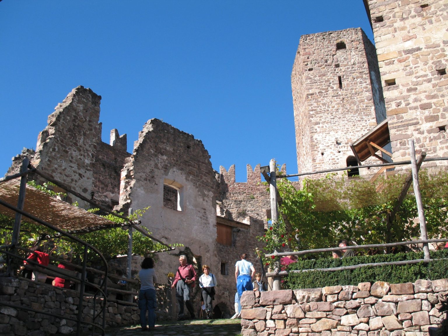 Innenhof von Schloss Hocheppan