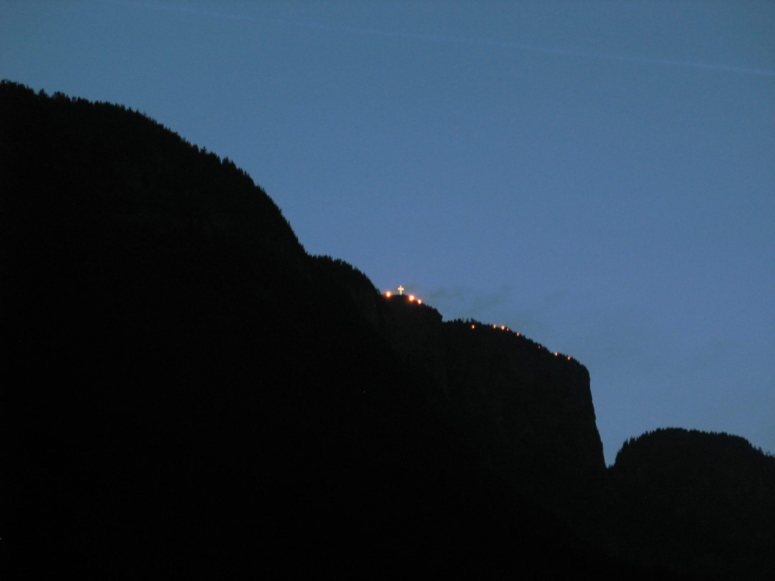 Bergfeuer am Gipfel des Gantkofel oberhalb St. Pauls