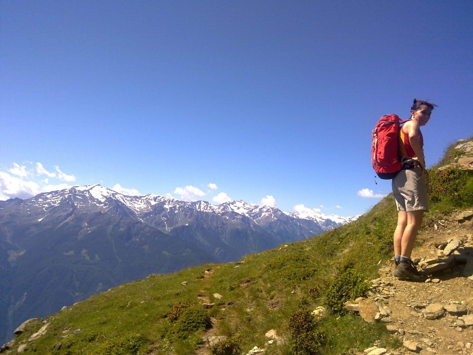 Der Weg auf die Vermoispitze mit Blick auf die Ortlergruppe im Westen