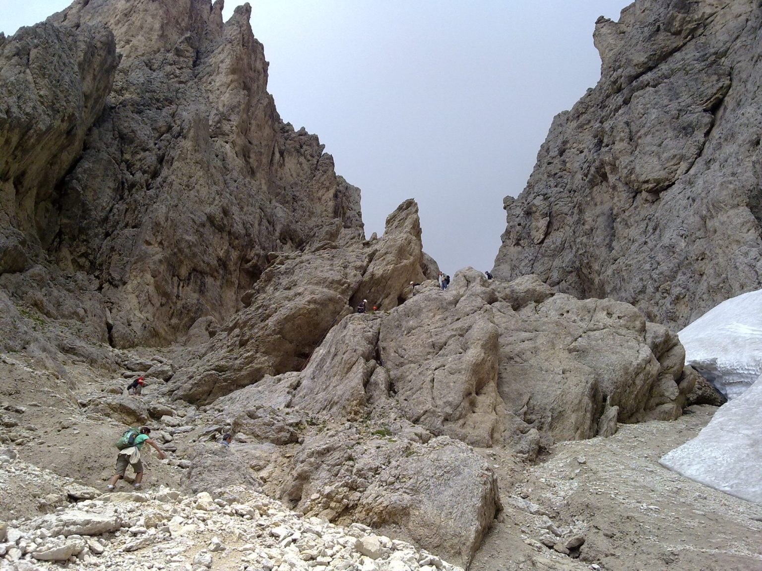 Klettersteig inmitten der bleichen Berge