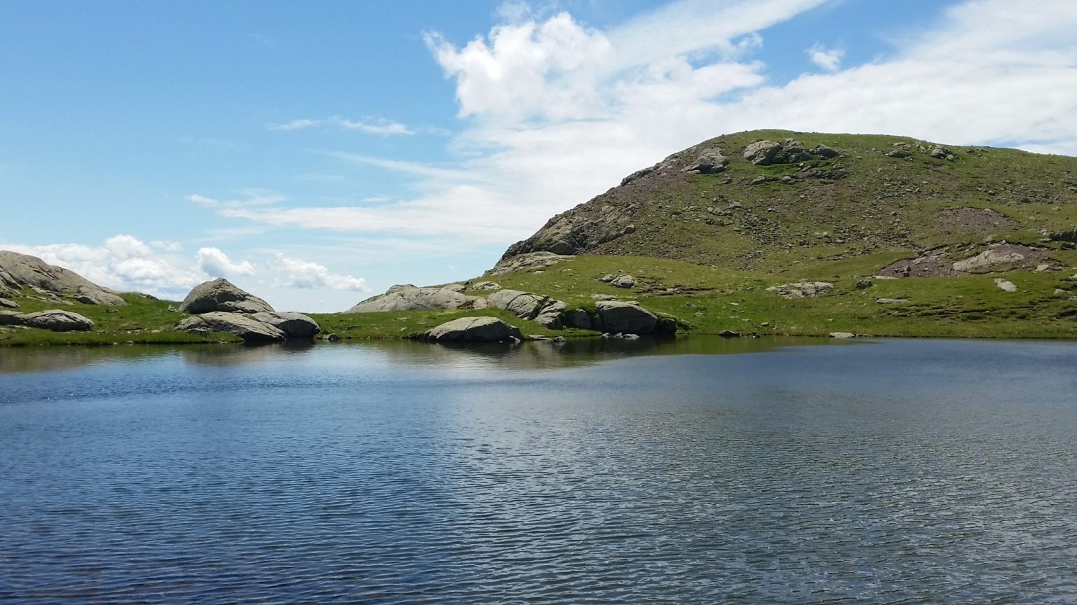 Einsamer Bergsee am Fusse der Laugenspitze
